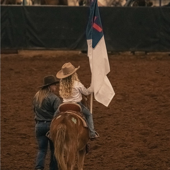 Meet your Posher, Mandi - Picture 7 of 16